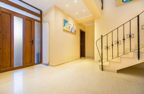 Bucharest Hotel | Best accomodation at 800m to Bucharest Old Town
