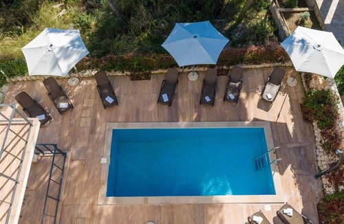 Cove Makarac (Milna) Apartment | Best island vacations