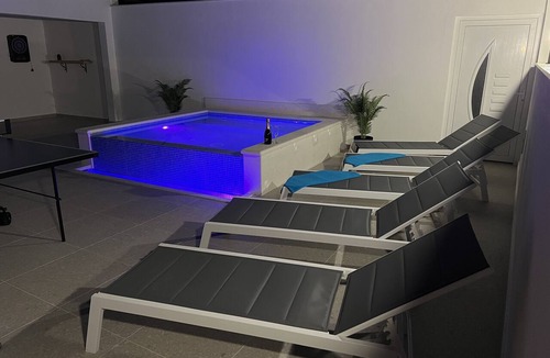 Kastel Sucurac Apartment | Big apartment with garden, BBQ, massage pool and fun park