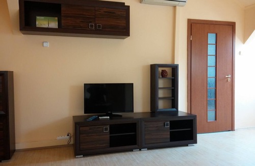 Satu Mare Apartment | Big Family Apartment is a central apartment in Satu Mare Apartments building.