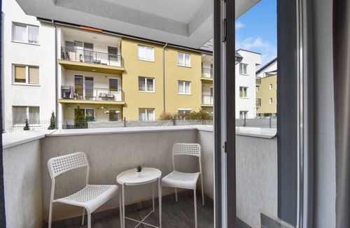 Brasov City Centre Apartment | Blue Apartment near Shopping City Brasov