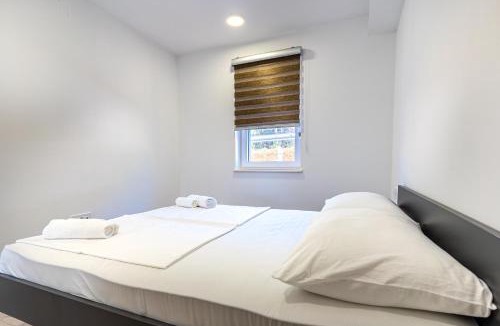 Cres Apartment | Blue Pearl Apartment