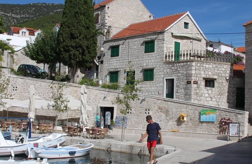 Cove Basina (Jelsa) House | Bol. Seafront house, near beach with private parking space.