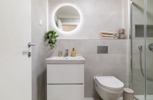 Vranjic Apartment | Boutique Soft Tones with Balcony and Secured Garage