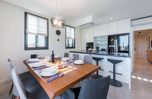 Gorica Apartment | Bright Luxurious Three-bedroom Home with Sea View