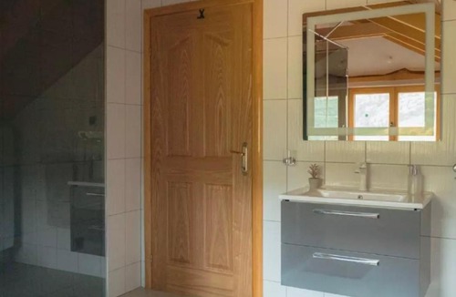 Canton 10 House | Brvnara podno Dinare