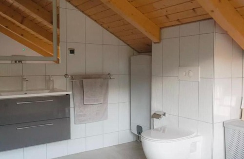Canton 10 House | Brvnara podno Dinare