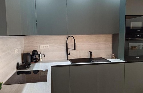 Zrce House | BugenVila , Central 3BR Home with Garden & BBQ