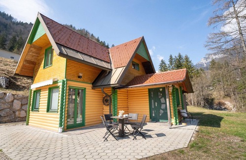 Trzic House | Butterfly Cottage By The Creek