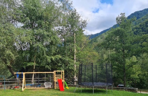 Riu de Mori House | Cabana Floare de stâncă Retezat cu Ciubar in pădure
