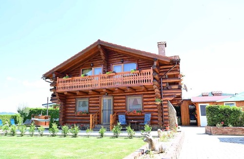 Rasnov Cabin | Cabana Lui Bubu - Up to 10 People Family Cabin