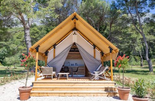 Blato Resort | Camp Dole Zivogosce - Mobile home and Glamping tent