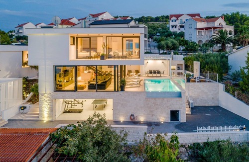 Sutivan Villa | Captivating Sutivan Villa | 3 Bedrooms | Villa Brac Essence