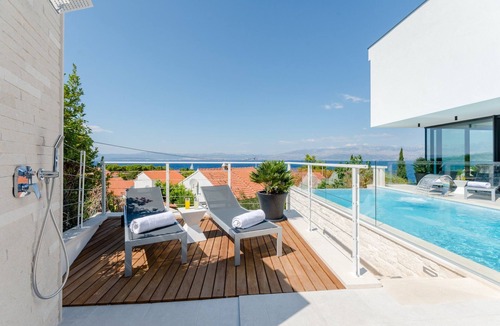 Sutivan Villa | Captivating Sutivan Villa | 3 Bedrooms | Villa Brac Essence