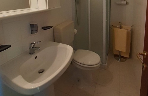 Dreznik Grad House | Casa Emanuela is located only 9 km from the national park, 6 from the caves of Barac