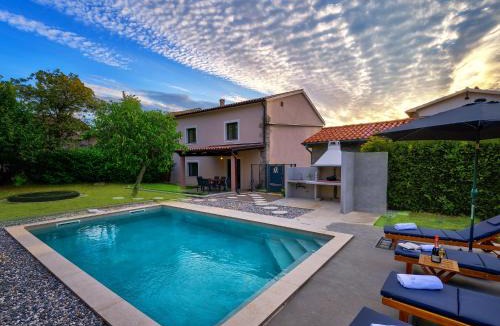 Gornja Nugla Villa | Casa Milena - Holiday Stone House with Pool