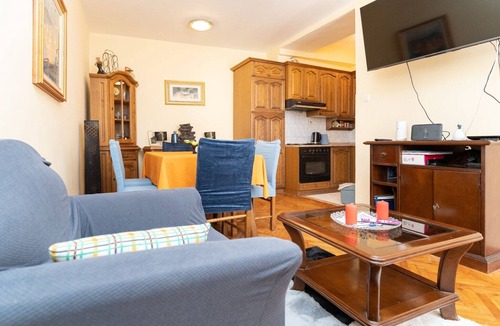 Pile House | Casa Radha Bella - Two Bedroom Holiday Home
