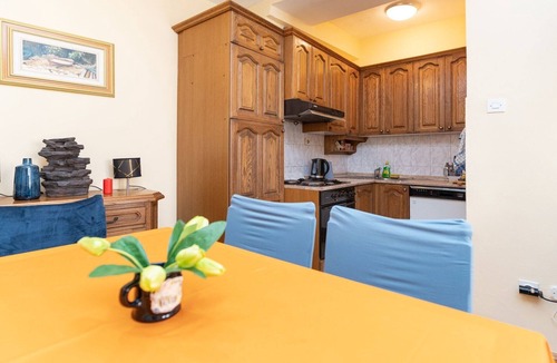 Pile House | Casa Radha Bella - Two Bedroom Holiday Home