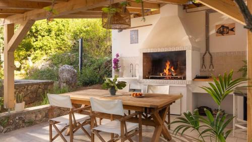 Veli Losinj House | Casa Tramonto I Peaceful Family House with garden, Veli Lošinj