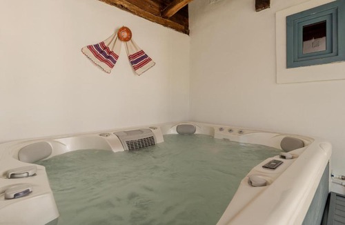 Carpinet Apartment | Casa Veche Leheceni (8-Room Country House)