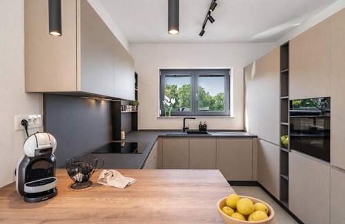 Tinjan Villa | Casa Vita – The Peaceful Istrian Retreat Modern holiday home for up to 4 guests with a private pool, set in a quiet and green environment near Poreč and Rovinj.