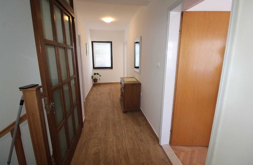 Vinkuran Apartment | Charming 2-Bedroom Apartment with Parking, Perfect for 5