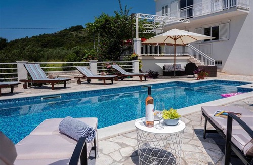 Orasac Villa | Charming 5-BR villa for 10 with swimming pool surrounded by nature