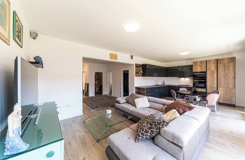 Trogir Apartment | Charming and quiet 3-bedroom apartment very close to ancient center of Trogir