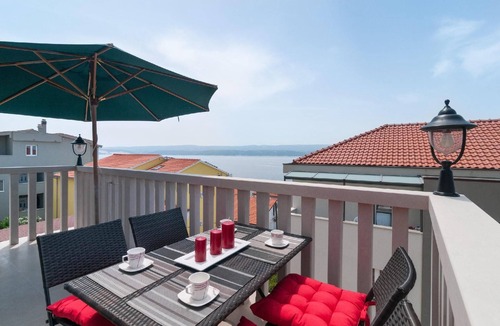 Tice House | Charming apartment with balcony