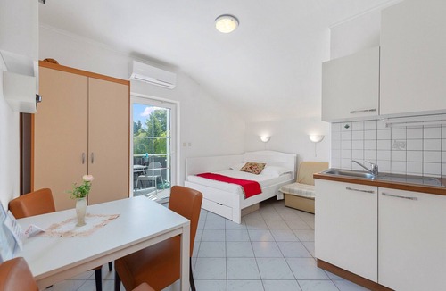 Sveti Filip i Jakov Apartment | Charming Beachfront Abode for 2