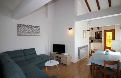 Brulo Apartment | Charming flat with private balcony, private parking, WiFi and only 700 metres to the beach