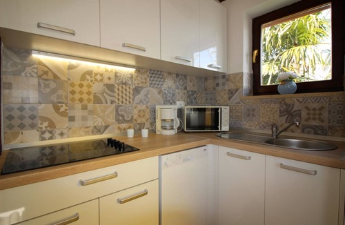 Brulo Apartment | Charming flat with private balcony, private parking, WiFi and only 700 metres to the beach