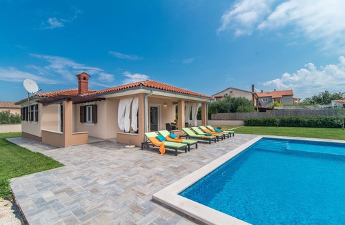 Liznjan Villa | Charming Villa Amalia near the beach with private pool.