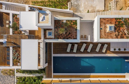 Borak House | Charming Villa with WiFi, fitness room in enchanting Omiš