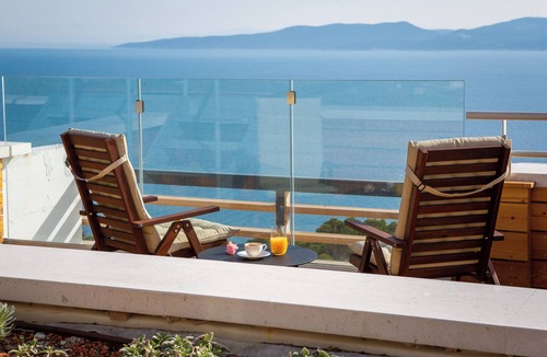 Borak House | Charming Villa with WiFi, fitness room in enchanting Omiš