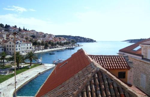 Hvar Old Town Hostel | Cheap Sleep Marinero