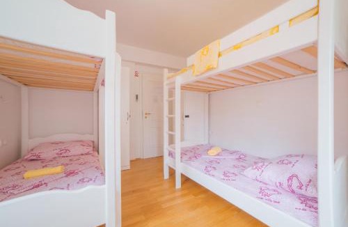 Hvar Old Town Hostel | Cheap Sleep Marinero
