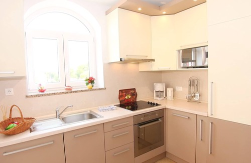 Brulo Apartment | Chopin offers two bedrooms, two bathrooms, two loggias, sea views, top location