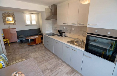 Rab Town Apartment | Classic One Bedroom Apartment with Sea View and Terrace