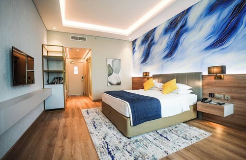 Garhoud Hotel | Classic Room | Movenpick Al Bustan | DXB 5 Min, Pool + Spa