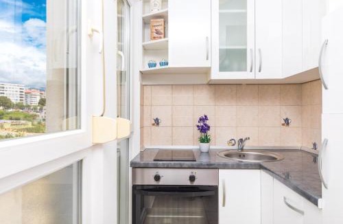 Znjan Apartment | Close to Znjan beach spacious studio with balcony