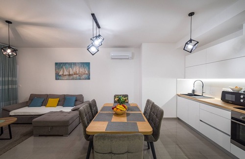 Biograd na Moru Apartment | Coastal Apartment for 5 in Zadar