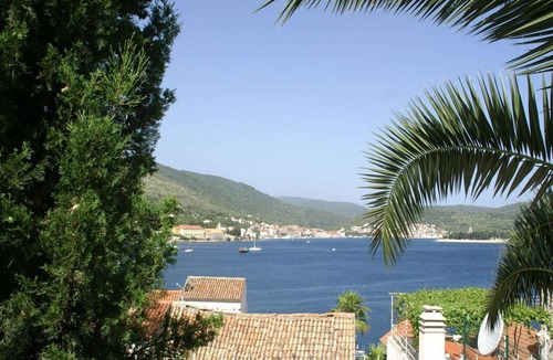 Vis Apartment | Coastal apartment in Vis near sea