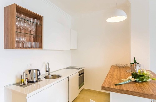 Saplunara Apartment | COMFORT DELUXE SUITE - JASMIN LUSH