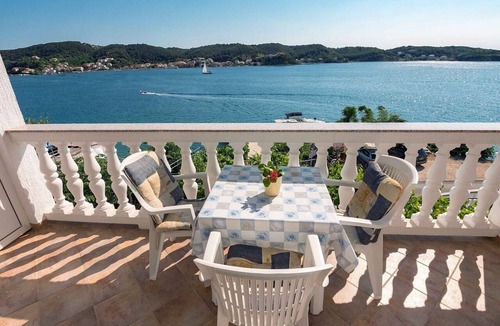 Rab Town Apartment | Comfort One Bedroom Apartment with Sea View and Terrace
