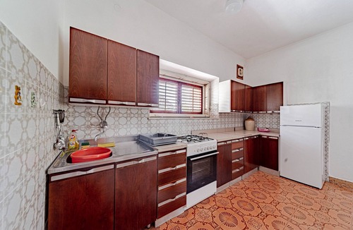 Lumbarda Apartment | Comfortable and spacious apartment near beach Lumbarda, Korčula (A-21290-a)