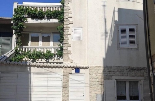 Vodice Apartment | Comfortable and spacious apartment with terrace and sea view Vodice (A-23858-a)