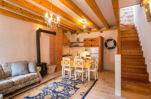 Sudurad House | Coral House - One Bedroom House, Sleeps 3
