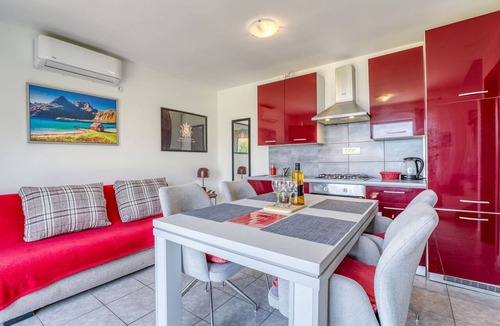 Icici Apartment | Cosy apartment for 2 people with WIFI, A/C, TV, terrace and pets allowed