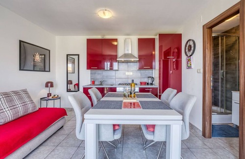 Icici Apartment | Cosy apartment for 2 people with WIFI, A/C, TV, terrace and pets allowed